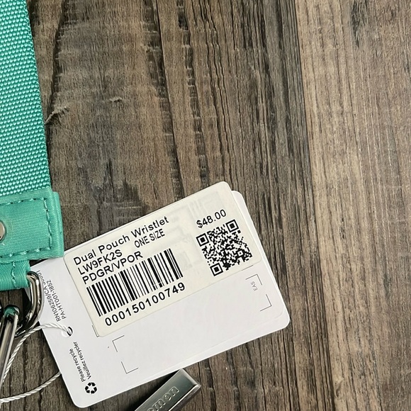 NWT lululemon dual pouch wrislet - Picture 5 of 7